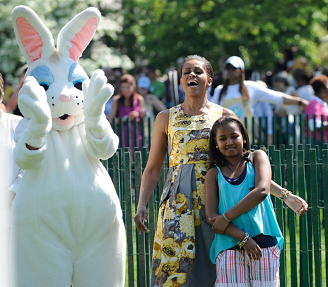 michelle obama sasha easter bunny 2011 phtoo